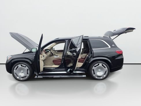 Used 2025 Mercedes-Benz Maybach GLS 600 4MATIC image 9