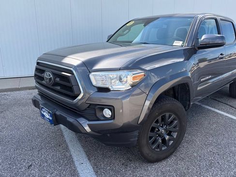 Used 2021 Toyota Tacoma SR5 AWD/4WD image 2