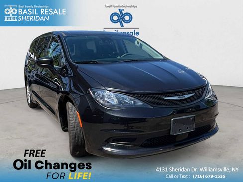 Used 2023 Chrysler Voyager LX FWD image 1
