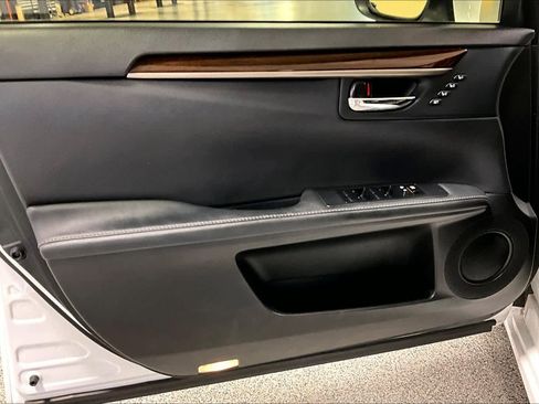 Used 2014 Lexus ES 350 w/ Luxury Package FWD image 21