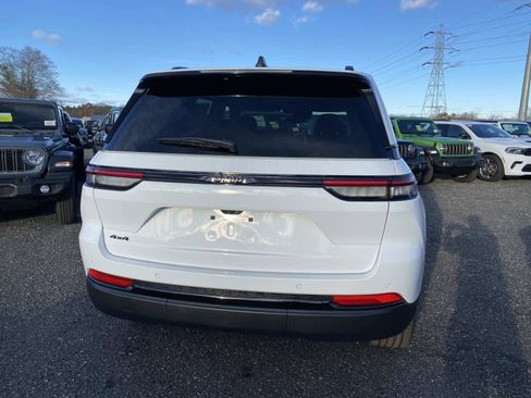 New 2025 Jeep Grand Cherokee Laredo image 3