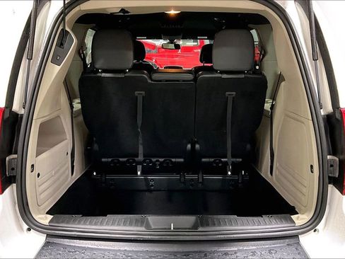 Used 2020 Dodge Grand Caravan SXT image 7