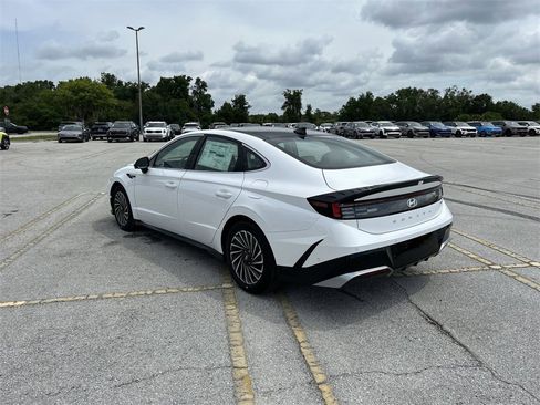 New 2025 Hyundai Sonata Limited image 12