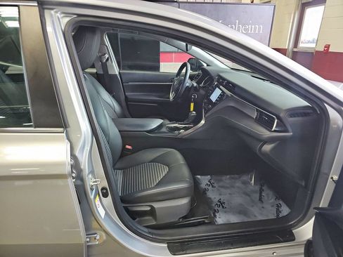 Used 2019 Toyota Camry SE FWD image 13