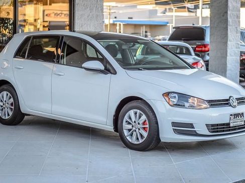 Used 2016 Volkswagen Golf S image 3