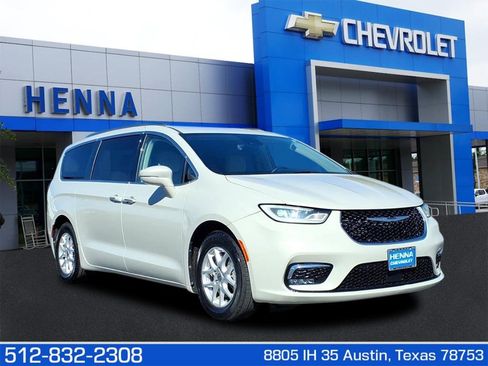 Used 2021 Chrysler Pacifica Touring-L image 1