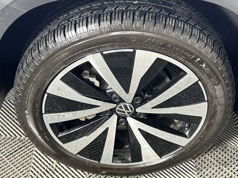 Used 2024 Volkswagen Taos SE image 10