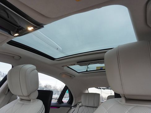 Used 2023 Mercedes-Benz S 580 4MATIC Sedan w/ 3D Technology Package image 29