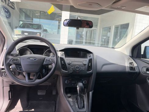 Used 2018 Ford Focus SE FWD image 14