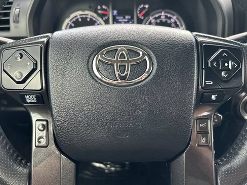Used 2022 Toyota 4Runner TRD Off-Road Premium AWD/4WD image 9