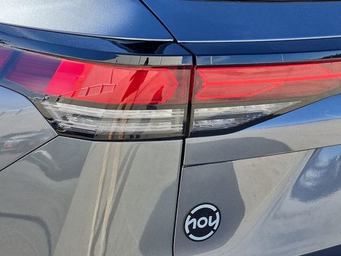 New 2026 Volkswagen Tiguan SE image 9