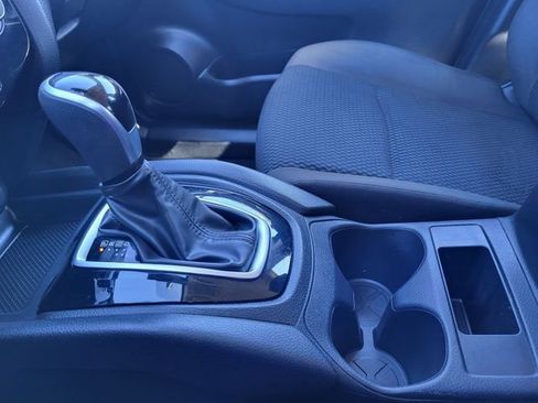 Used 2021 Nissan Rogue Sport S image 18