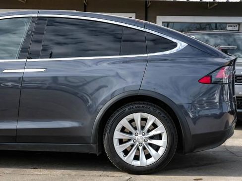 Used 2018 Tesla Model X 100D image 24