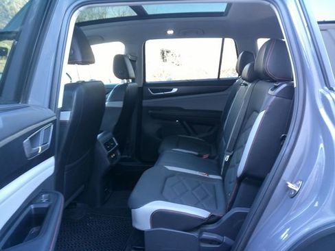Used 2024 Volkswagen Atlas Peak Edition SEL AWD/4WD image 28