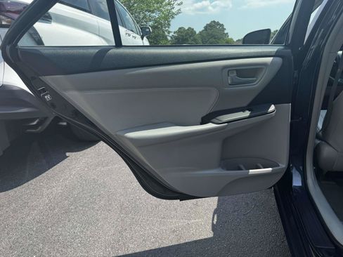 Used 2015 Toyota Camry XLE w/ Moonroof Package FWD image 12