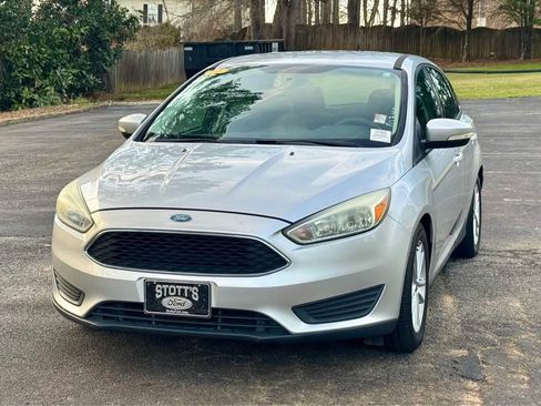 Used 2016 Ford Focus SE image 1