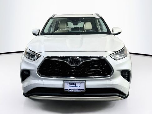 Used 2021 Toyota Highlander Platinum image 2