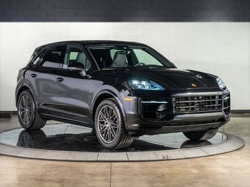 Used 2025 Porsche Cayenne AWD/4WD image 7