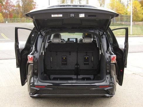 Used 2023 Toyota Sienna XSE image 29