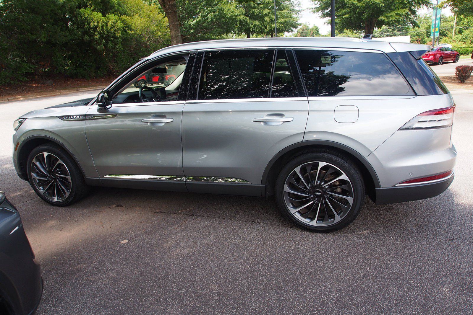 Used 2024 Lincoln Aviator Reserve w/ Equipment Group 201A RWD image 4