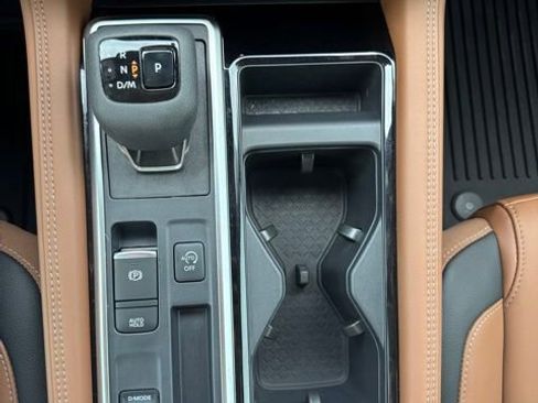 Used 2024 Nissan Pathfinder Platinum w/ Lighting Package (N92) image 8