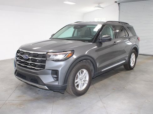 Used 2025 Ford Explorer Active image 4