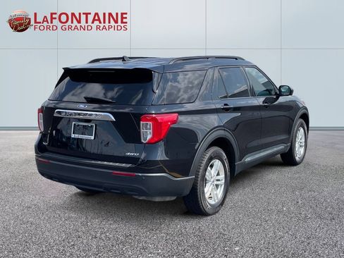 Used 2023 Ford Explorer XLT AWD/4WD image 7