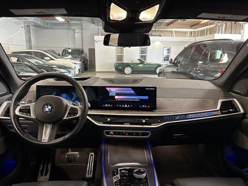 Used 2024 BMW X7 xDrive40i w/ M Sport Package AWD/4WD image 19