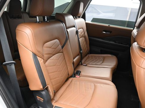 Certified 2023 Nissan Pathfinder Platinum w/ Cargo Package AWD/4WD image 13
