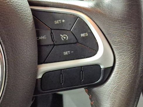 Used 2015 Jeep Renegade Latitude w/ Popular Equipment Group AWD/4WD image 13