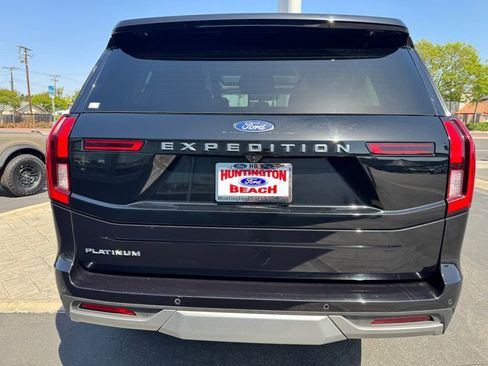 Used 2025 Ford Expedition Platinum image 10