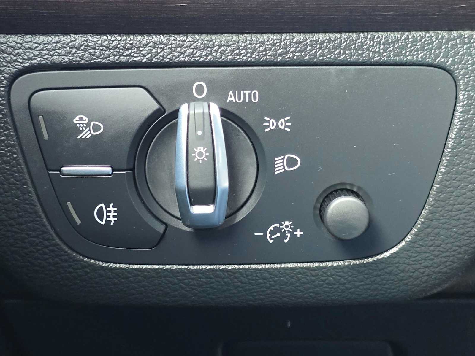 Used 2022 Audi Q5 e Premium Plus AWD/4WD image 30