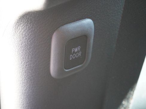 Used 2025 Toyota Sienna Platinum AWD/4WD image 25
