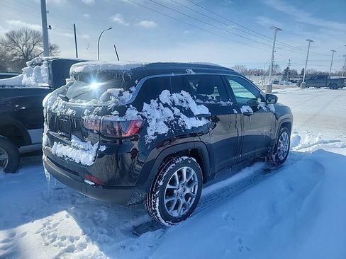 Used 2024 Jeep Compass Latitude image 6