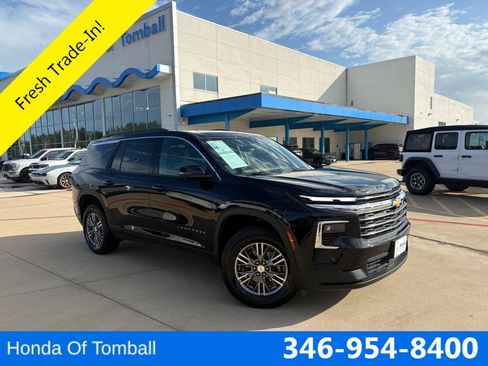 Used 2025 Chevrolet Traverse LT w/ Driver Confidence Package FWD image 1