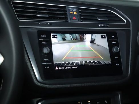 Used 2023 Volkswagen Tiguan SE w/ Panoramic Sunroof Package FWD image 31