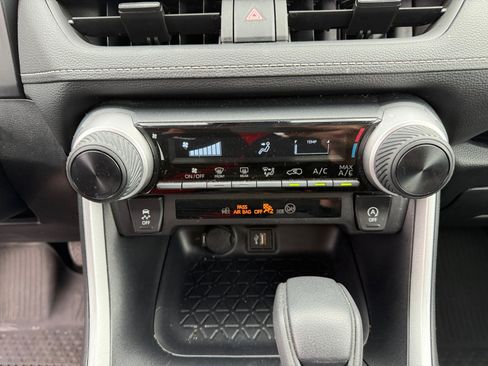 Used 2025 Toyota RAV4 LE AWD/4WD image 12