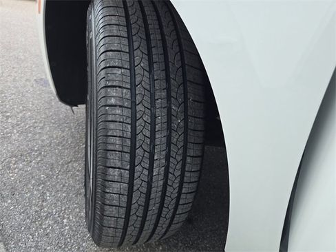 Certified 2023 Buick Enclave Essence image 33