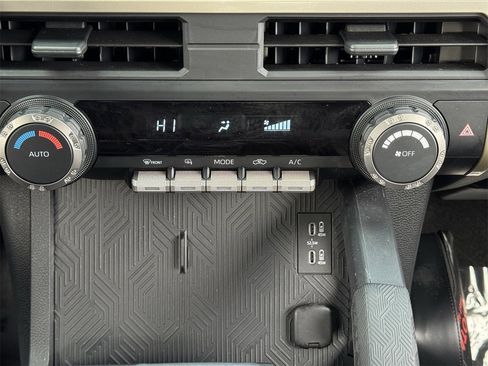 Used 2024 Toyota Tacoma TRD Off-Road image 17