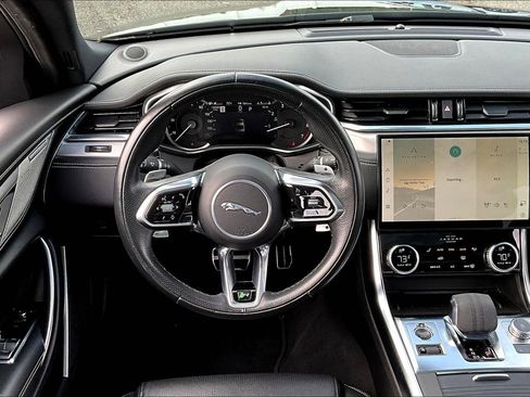 Used 2022 Jaguar XF R-Dynamic SE AWD/4WD image 8