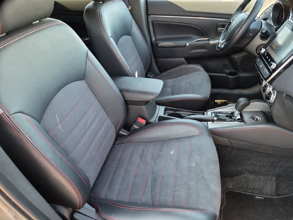 Used 2025 Mitsubishi Outlander Sport SE AWD/4WD image 30