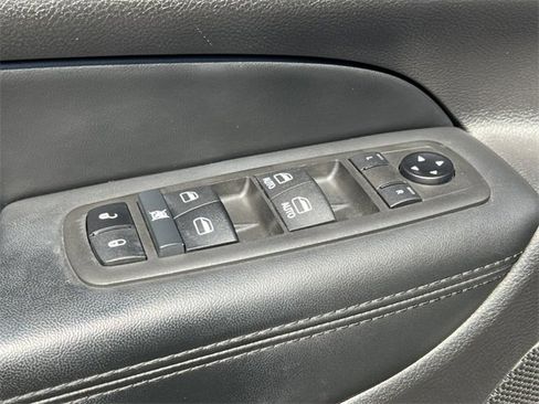 Used 2021 Jeep Grand Cherokee Laredo image 16