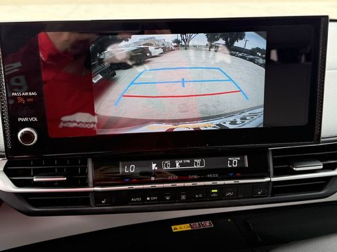 Used 2025 Toyota Sienna XLE w/ XLE Plus Package FWD image 17