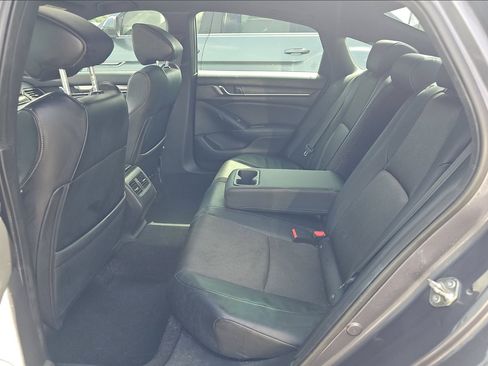 Used 2018 Honda Accord Sport image 8