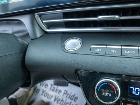 Used 2025 Hyundai Elantra Limited image 21