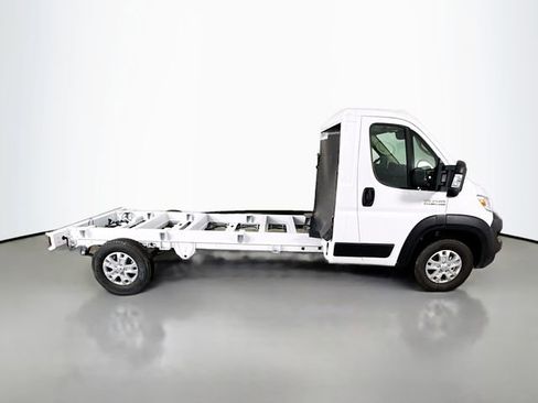 Used 2025 RAM ProMaster 3500 w/ Quick Order Package 22G SLT FWD image 8
