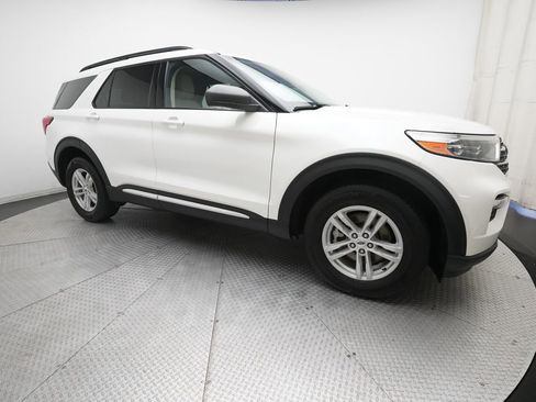 Used 2023 Ford Explorer XLT w/ Equipment Group 202A AWD/4WD image 36