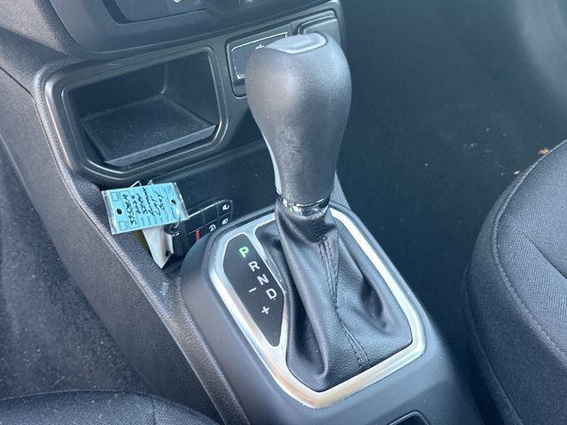 Used 2020 Jeep Renegade Latitude FWD image 32