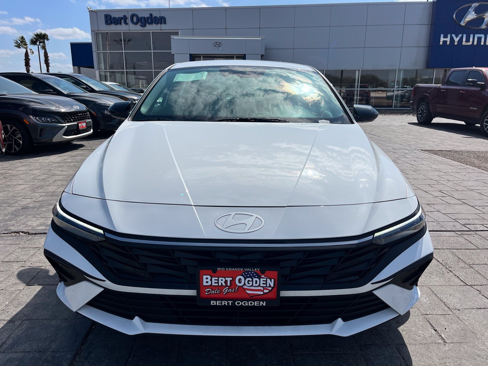 New 2025 Hyundai Elantra SEL FWD image 2