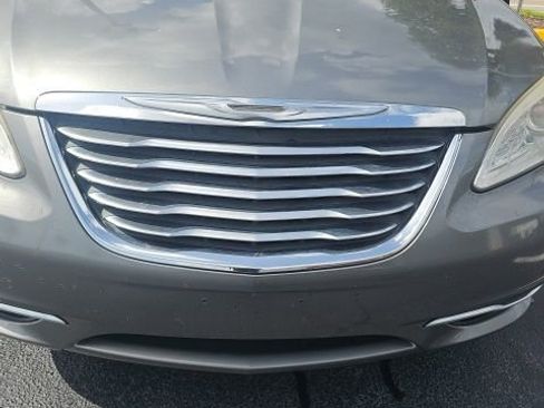 Used 2011 Chrysler 200 Touring FWD image 2